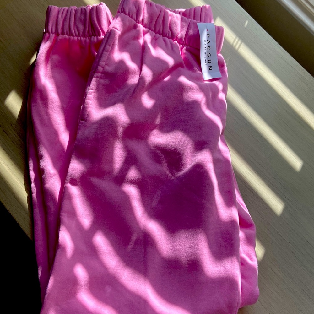 PacSun women’s one size pink joggers with pockets. So cozy! Never worn.